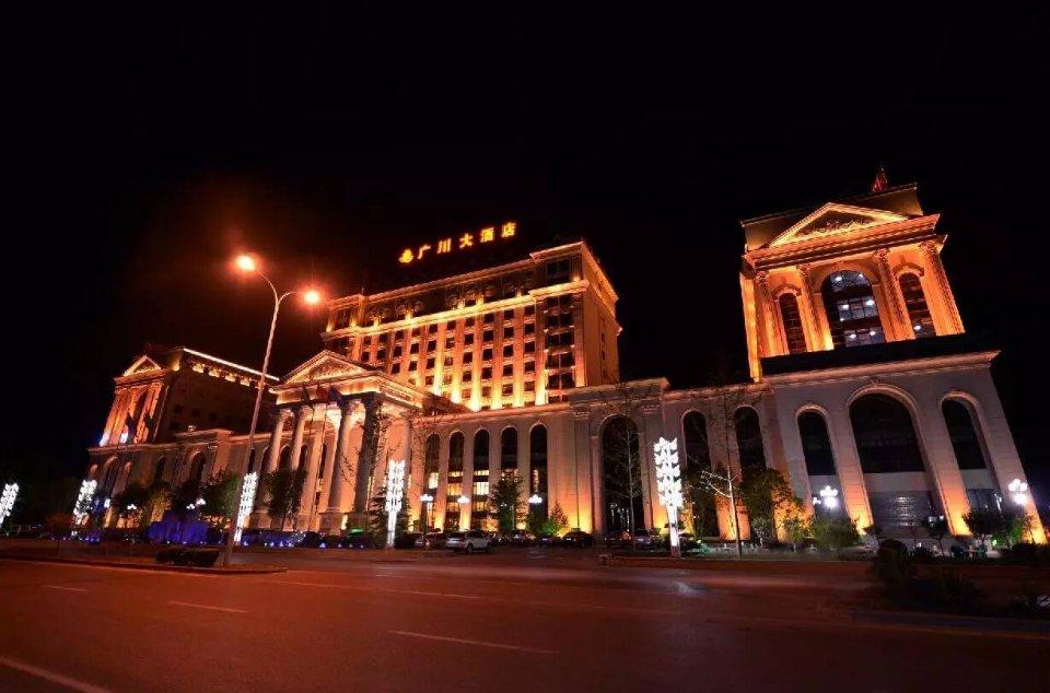 天津四星级酒店最大容纳500人的会议场地|多功能厅的价格与联系方式